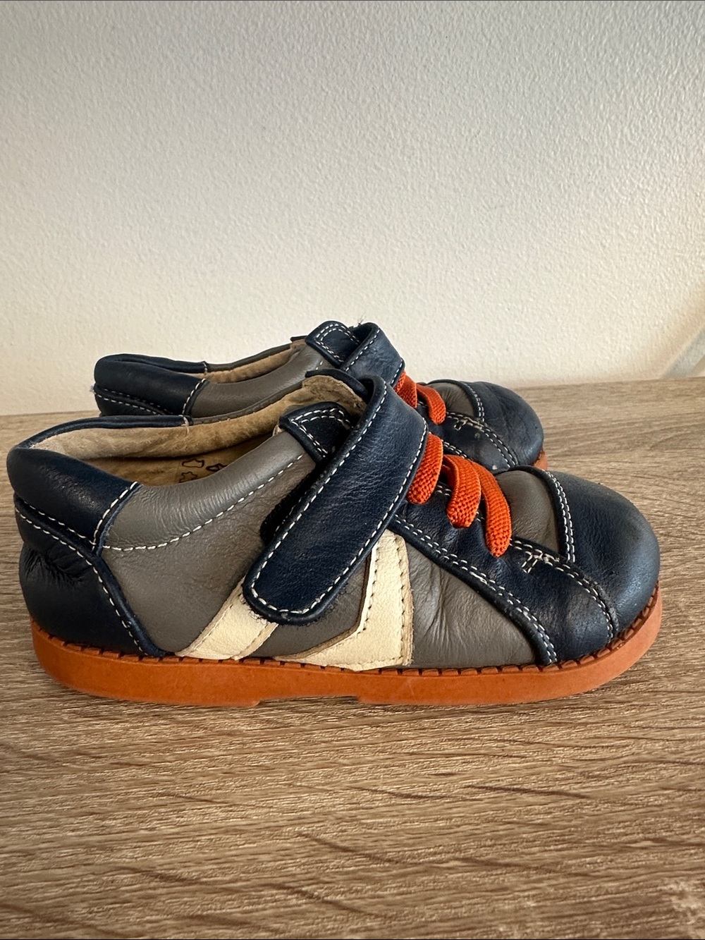 See Kai Run Jaxon Navy & Gray Kids Leather Sneakers Orange Laces 7 - Picture 4 of 4